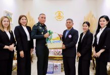 ประธานกรรมการ อ.ส.ค. เข้าพบผู้บัญชาการศูนย์การนักศึกษาวิชาทหาร เพื่อประชาสัมพันธ์ผลิตภัณฑ์นมไทย-เดนมาร์ค S 78061581